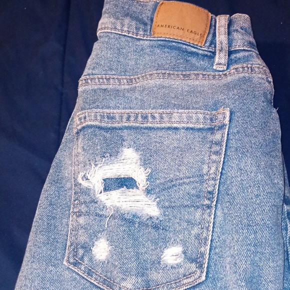 American eagle distressed size 2 regular jeans. - Picture 6 of 6